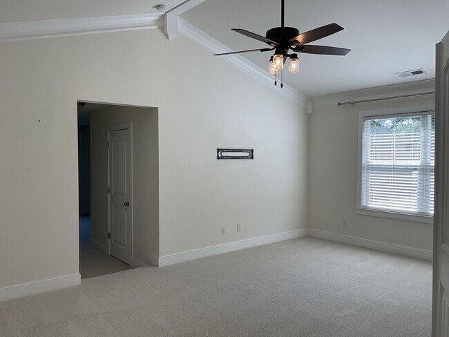 Building Photo - 4 Bedroom 2.5 Bathroom located in Old Mill...