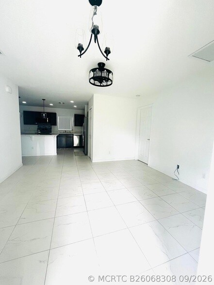 Building Photo - 5113 Sunset Blvd