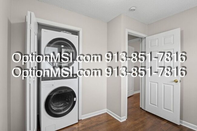 Building Photo - Welcome home to this beautifully updated 3-bedroom home in Kansas City, KS!