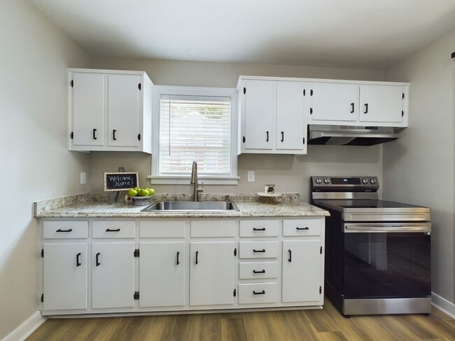 Building Photo - 709 N Parham Rd