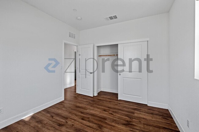 Building Photo - 2060 Salice Wy