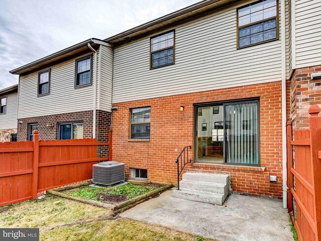 Building Photo - 18 Clinton Hill Ct