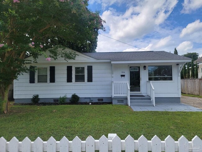 Primary Photo - 1506 E Cervantes St