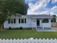 Building Photo - 1506 E Cervantes St