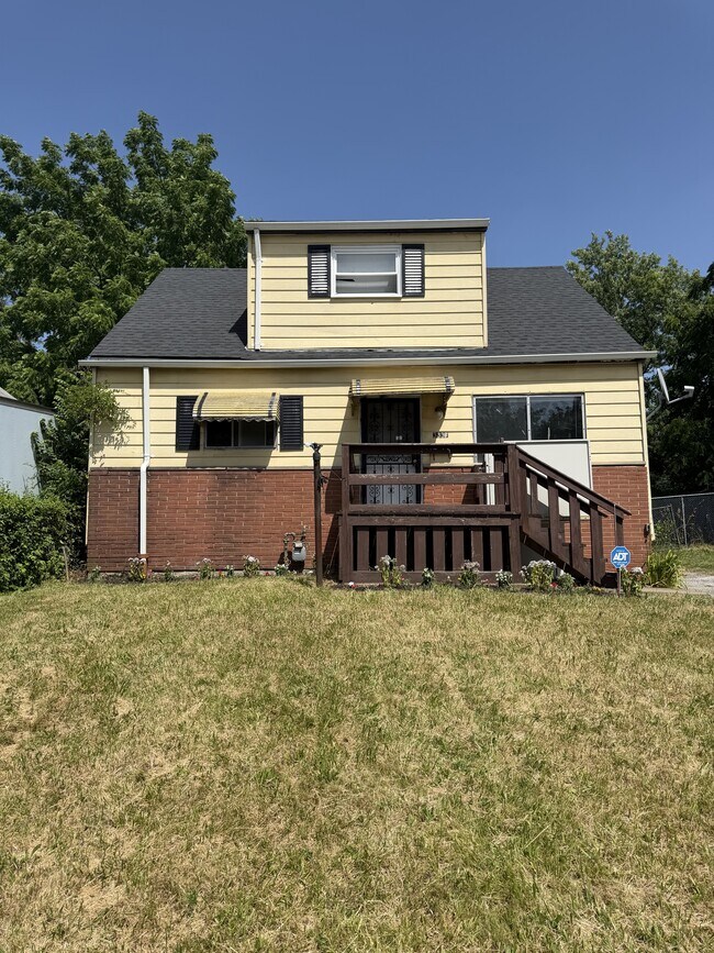 Building Photo - 3337 E 130th St