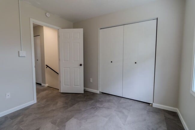 Building Photo - Bright & Updated 4-Bedroom Home Close to Everything