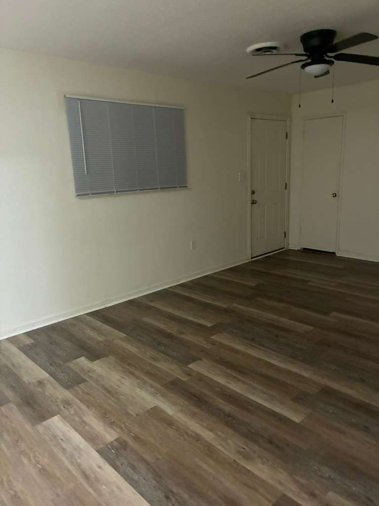 Building Photo - 228 Melrose Dr