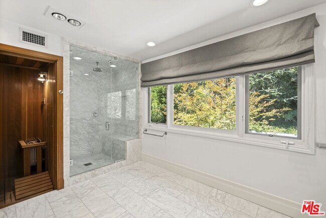Building Photo - 9684 Wendover Dr