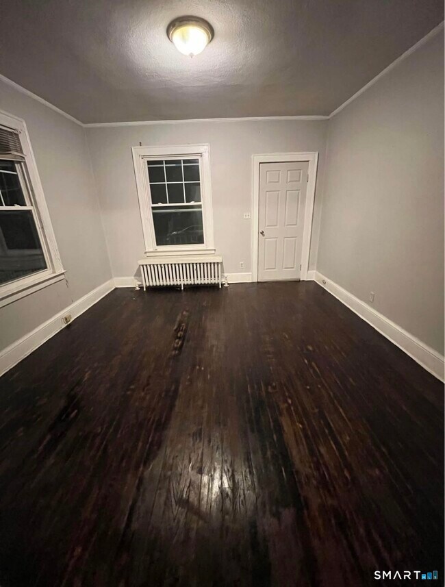 Building Photo - 1905 Broad St