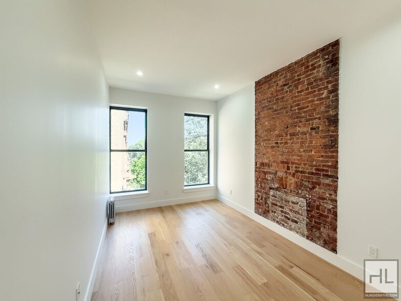 Building Photo - Expansive Sun-drenched Bed-Stuy 7 Bed 3-Bath Duplex