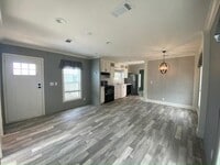 Building Photo - 127 Lone Pine Dr