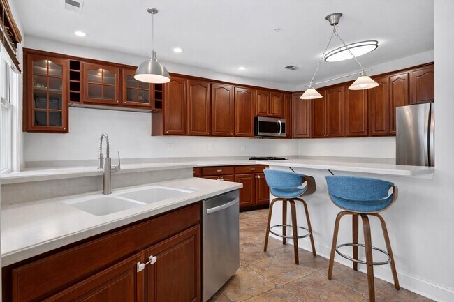 Building Photo - 354 Oswego Ct