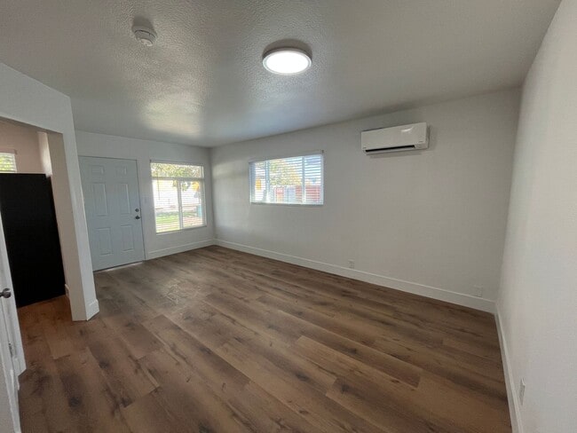 Building Photo - 222 S 10th St