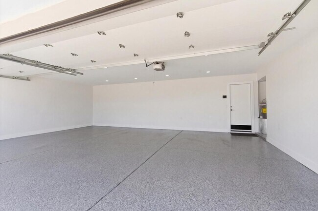 Building Photo - 8372 E San Salvador Dr