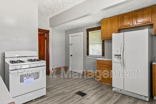 Building Photo - 2820 N 19th Ave