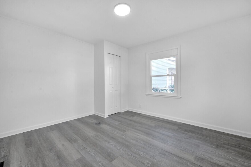 Building Photo - 2383 Hiawatha Park Dr