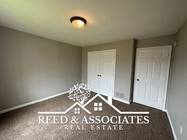 Building Photo - 4 Bedrooms in Southaven!