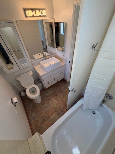 Building Photo - 1949 Monte Vista Dr