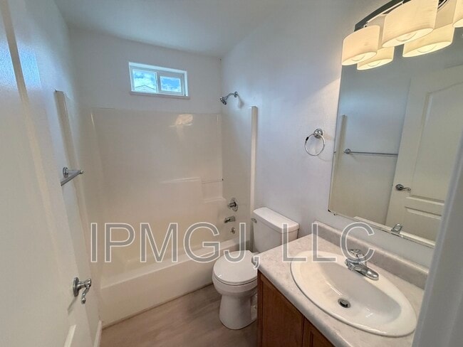 Building Photo - 484 Ridge Ln