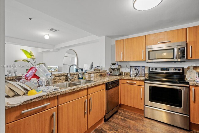 Building Photo - 6362 Collins Ave