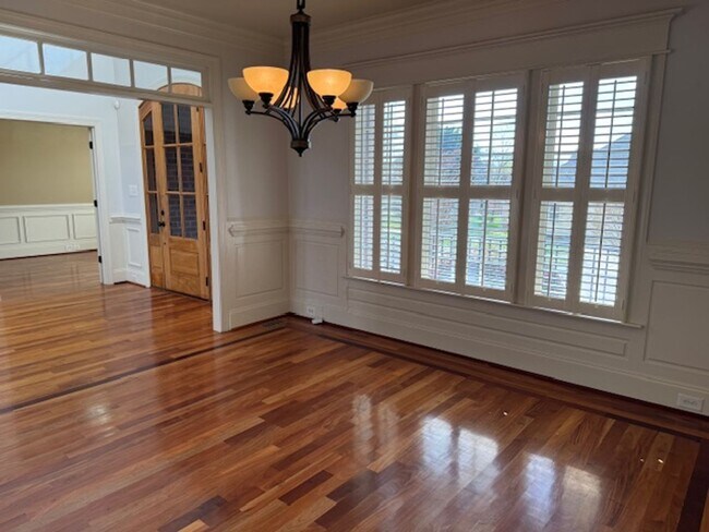 Building Photo - Eagle Ridge Golf Club!