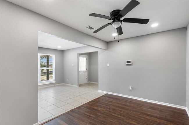 Building Photo - 24610 Green Moss Dr