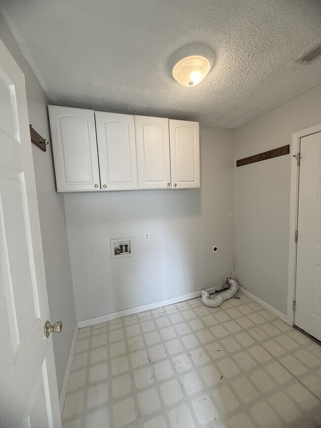 Building Photo - 1132 Lancelot Ln