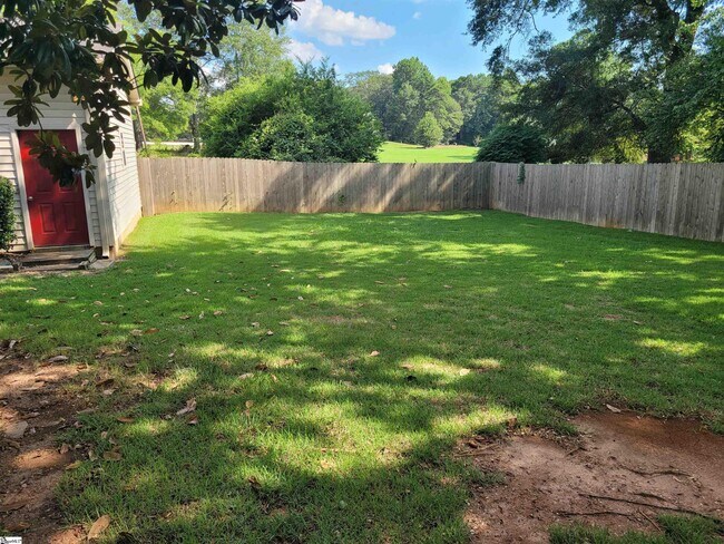 Building Photo - 103 Pinehurst Dr