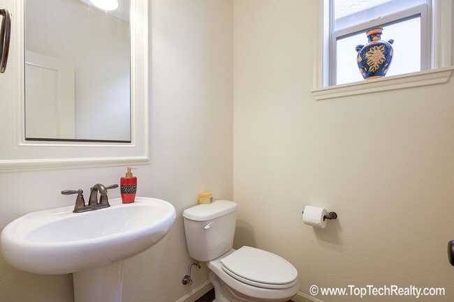 Building Photo - Lovely Duplex-Style Townhome | Bethany | Arbor Oaks Neighborhood | Amazing Schools | INTERNET INC...