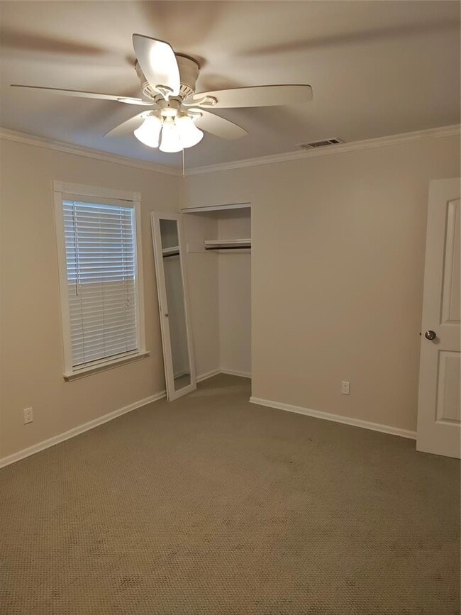 Building Photo - 3207 Locke Ln