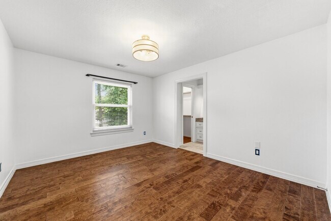 Building Photo - 151 Split Rock Rd
