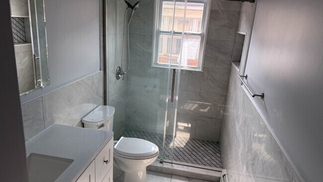 Building Photo - Charming 3BR , 2 BTHRM Duplex in Elizabeth