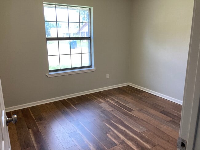 Building Photo - 106 Leopold Square