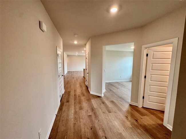 Building Photo - 6100 Blackwood Ct