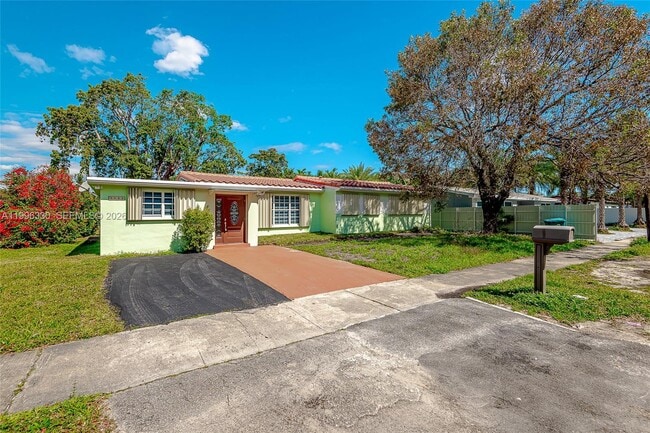 Building Photo - 2545 NE 207th St