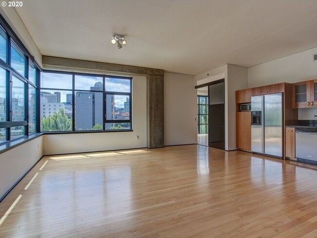 Building Photo - Elizabeth Tower Condo in the Pearl