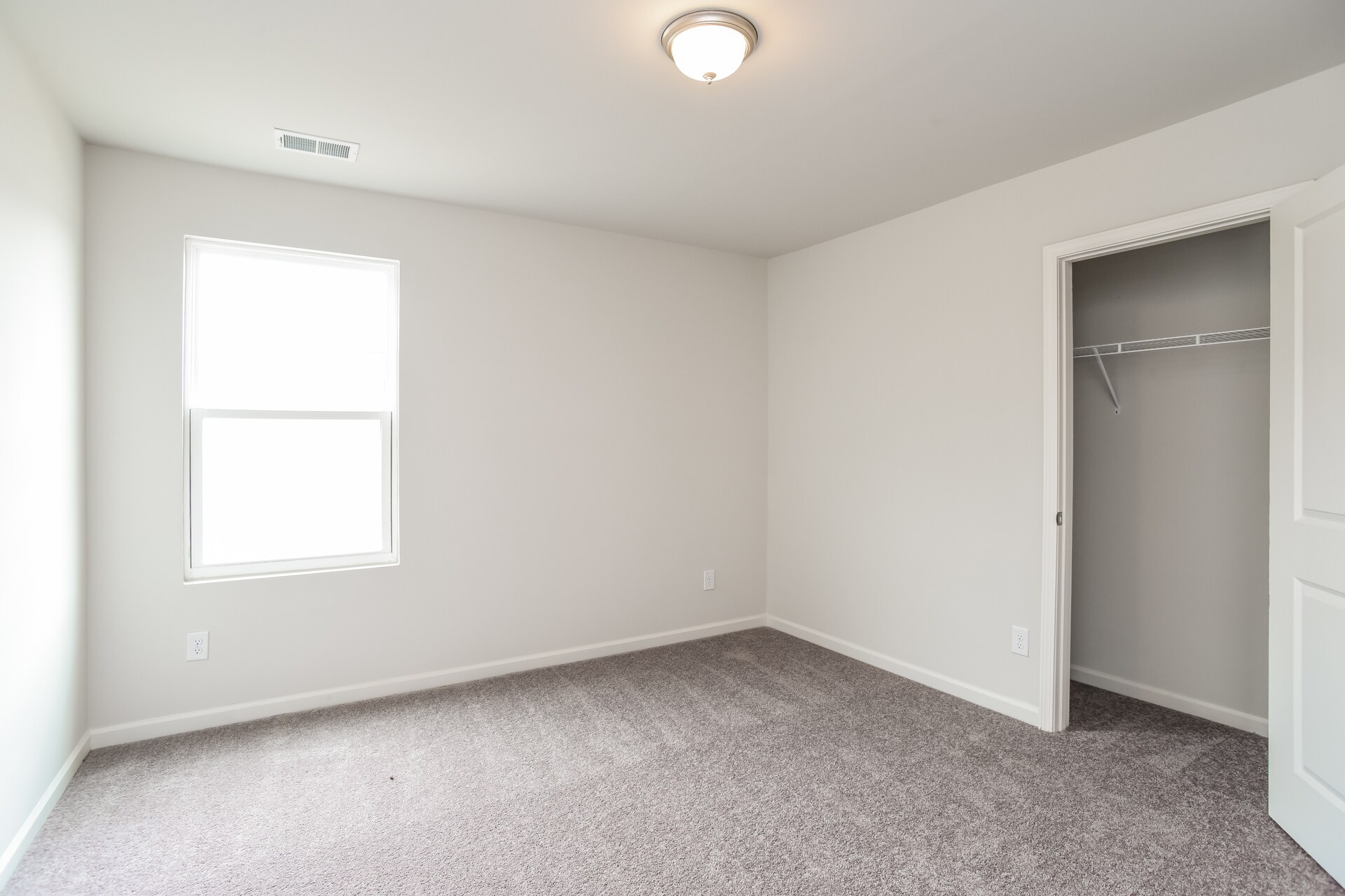 Building Photo - 4047 Lake Russell Dr