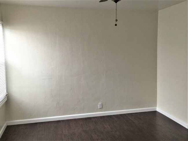 Building Photo - 2051 Cedar Ave