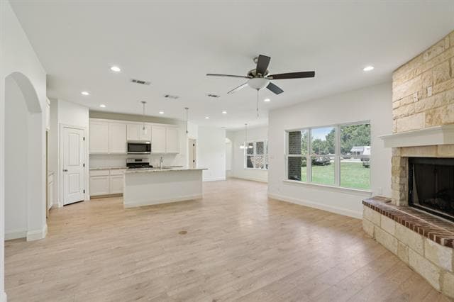 Building Photo - 1702 Kings Ln