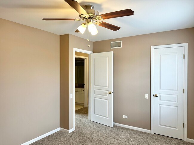 Building Photo - 693 Savannah Ln