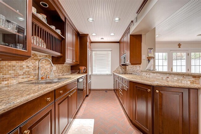Building Photo - 6329 Del Monte Dr