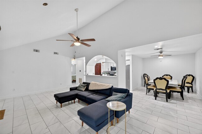 Building Photo - 11230 Bandlon Dr