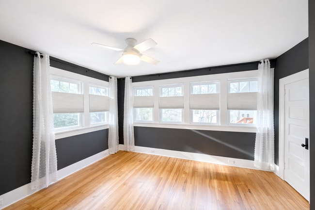 Building Photo - Charming Asheville Cottage!