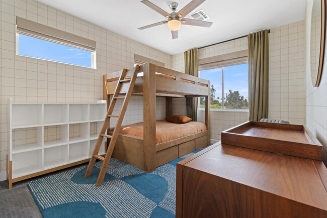 Building Photo - 4533 E Devonshire Ave