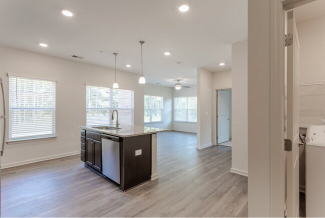 Building Photo - The Groves at 421 *Move In Special*
