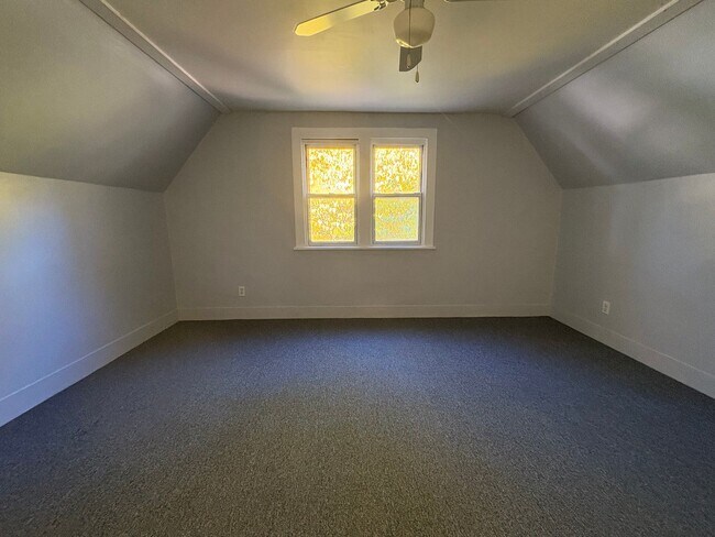 Building Photo - STUNNING Two Bedroom Single Family Home!