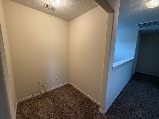 Building Photo - So convenient and so much space!