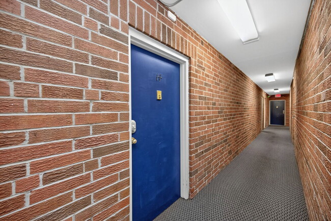 Building Photo - 2971 Deckebach Ave