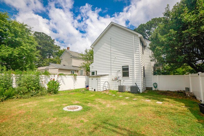 Building Photo - Stunning home rental in Portsmouth!