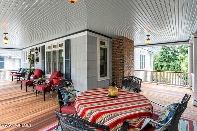 Building Photo - 137 E Bergen Pl